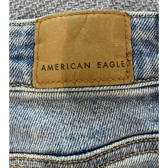 AMERICAN EAGLE High Rise Distressed Mom Jeans Size  2 Short - Picture 13 of 13
